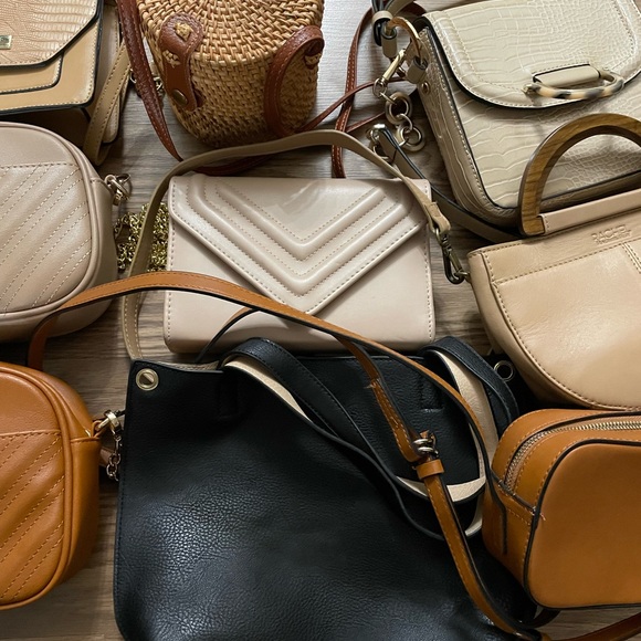 Lot of 9 Purses. New and like new - Picture 1 of 17